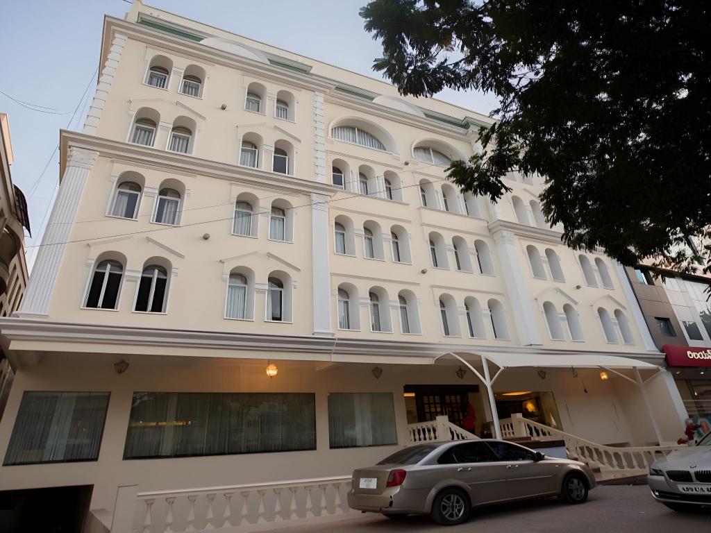 Royal Reve Hotel