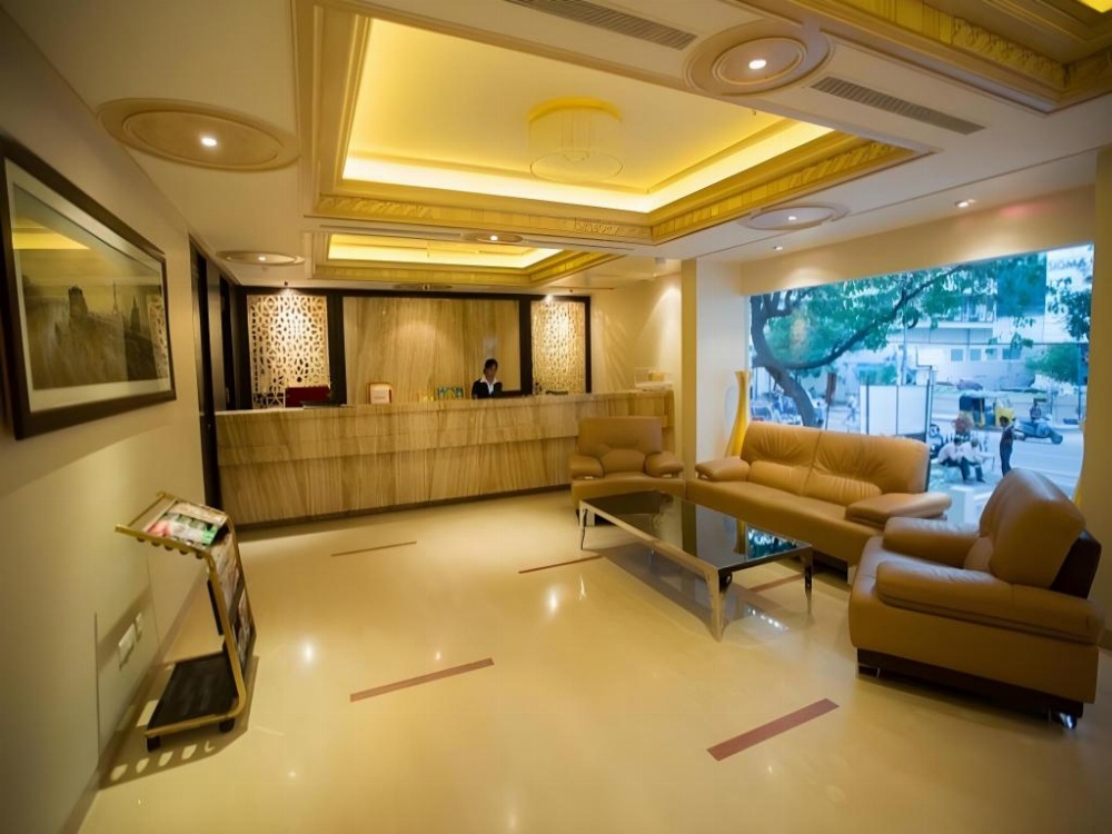 Royal Reve Hotel Main image
