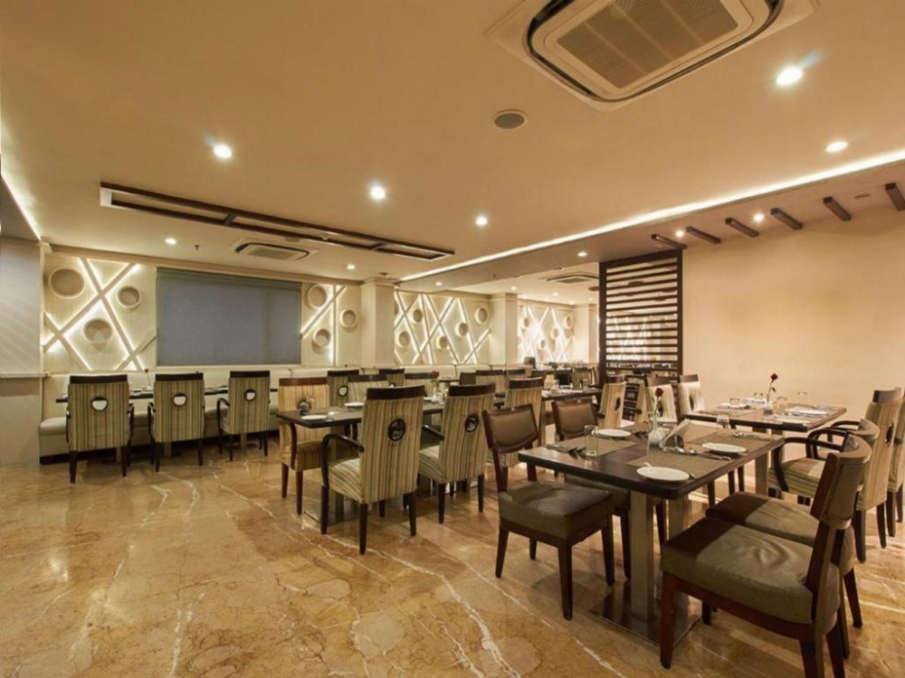 Royal Reve Hotel Main image