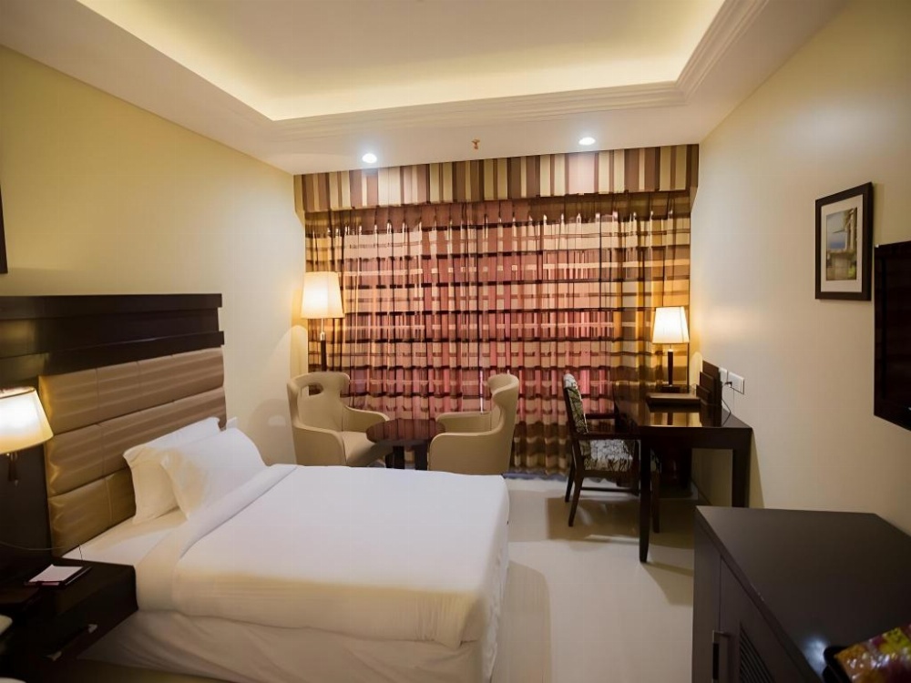 Room image 3