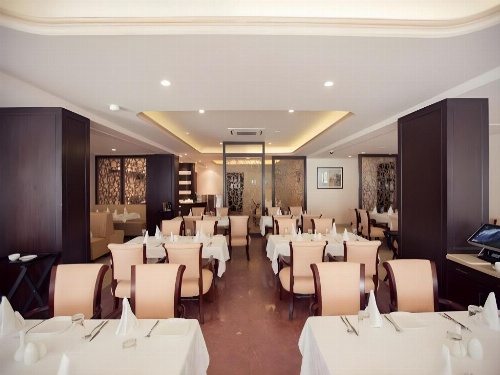 Royal Reve Hotel image 7