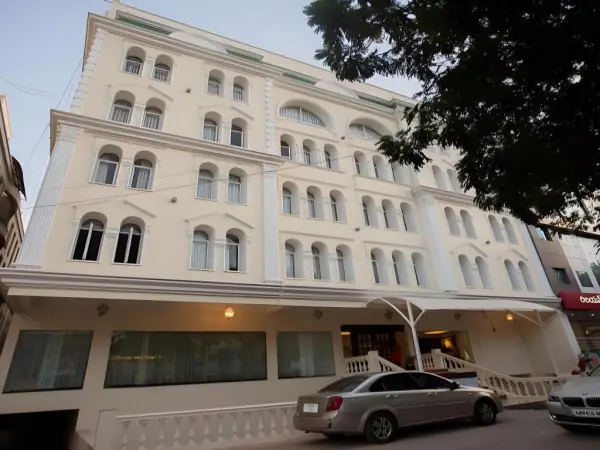 Royal Reve Hotel
