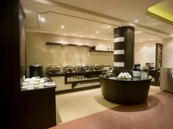 Royal Reve Hotel 10