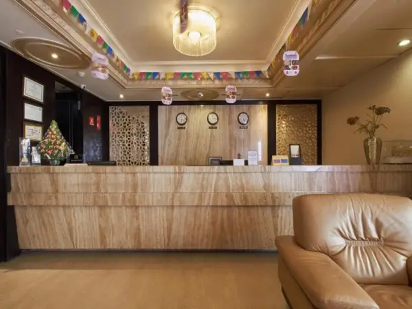 Royal Reve Hotel 9